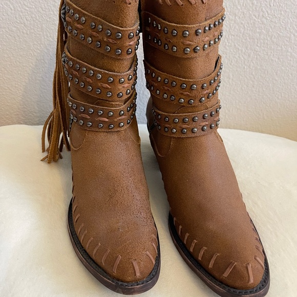 DD Ranch Brown Studded, Buckle, Conchs studs & fringe Ankle Boot 9B NWOT - Picture 4 of 7